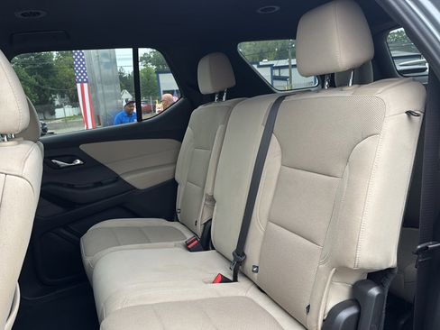 Used 2023 Chevrolet Traverse LS image 24
