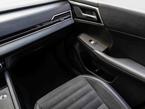 Used 2024 Mitsubishi Outlander AWD image 18