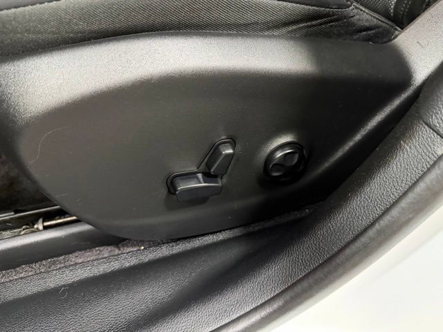 Used 2019 Jeep Cherokee Limited AWD/4WD image 21