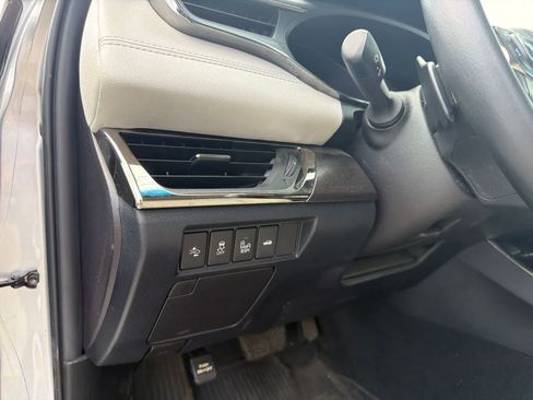 Used 2017 Toyota Avalon XLE Premium FWD image 8