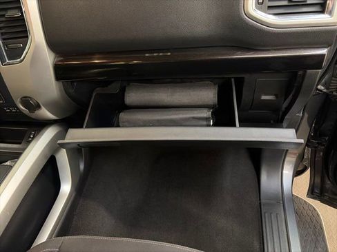 Used 2019 Nissan Titan SV w/ SV Convenience Package image 33