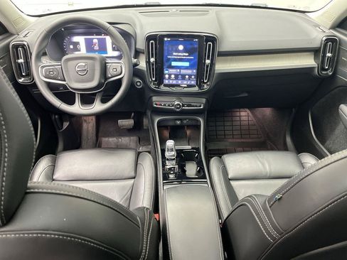 Used 2023 Volvo XC40 B5 Ultimate w/ Protection Package Premier AWD/4WD image 4