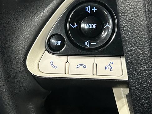 Used 2018 Toyota Prius Four FWD image 61