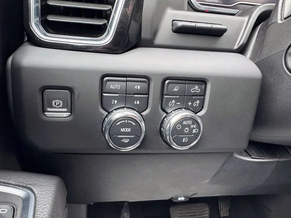 Used 2023 GMC Sierra 1500 Denali AWD/4WD image 25