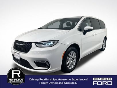 Used 2023 Chrysler Pacifica Touring-L