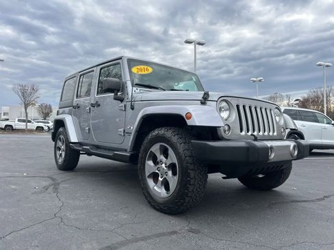 Used 2016 Jeep Wrangler Unlimited Sahara w/ Connectivity Group image 3