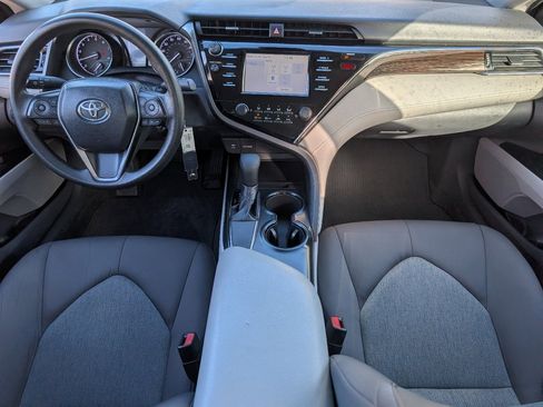 Used 2018 Toyota Camry LE image 4