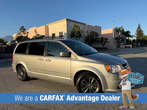 Used 2017 Dodge Grand Caravan SXT FWD image 2