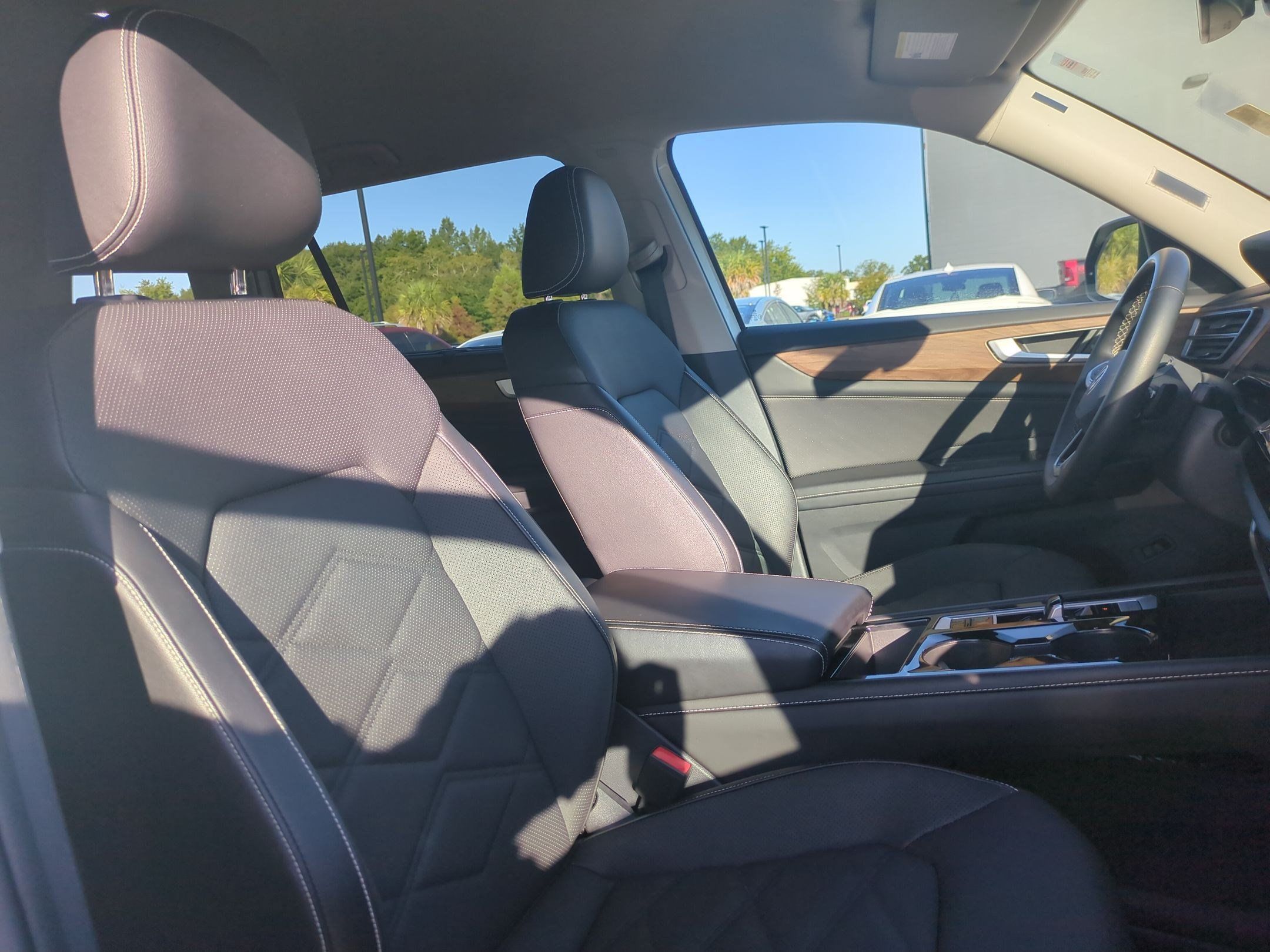 Used 2025 Volkswagen Atlas SE FWD image 31