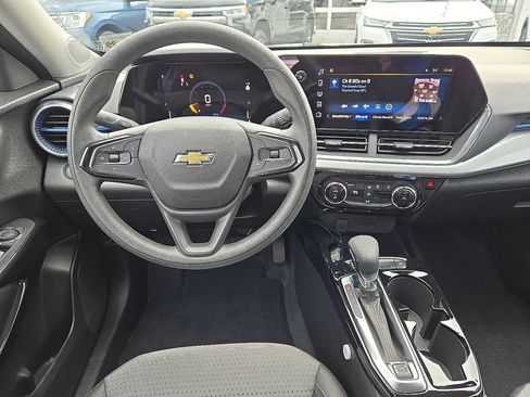 Used 2024 Chevrolet Trax LT image 16