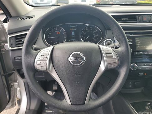 Used 2015 Nissan Rogue SV image 28