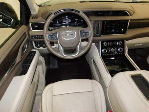 Used 2024 GMC Yukon Denali w/ Advanced Technology Package image 11