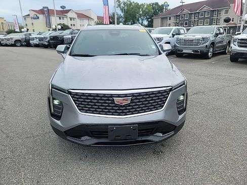 Used 2025 Cadillac XT4 Premium Luxury AWD/4WD image 2