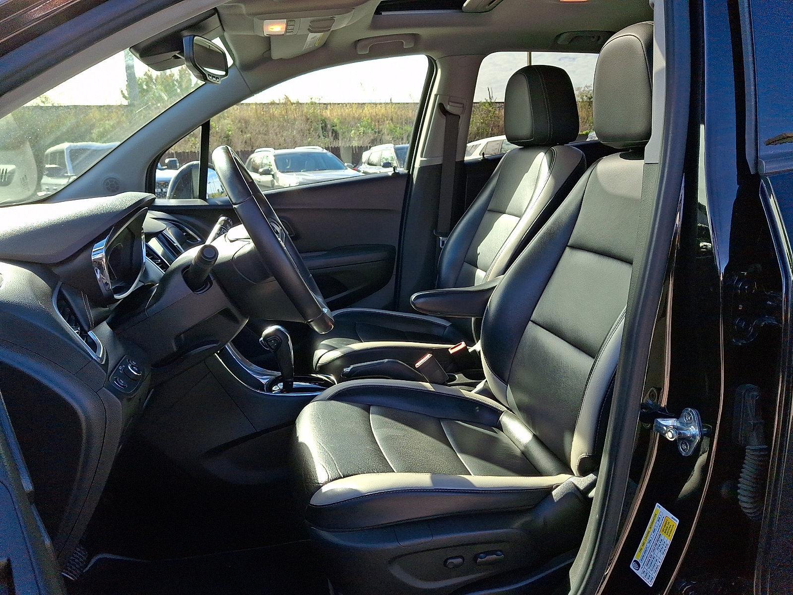 Used 2018 Chevrolet Trax Premier w/ Midnight Edition FWD image 14