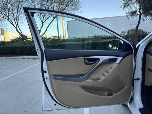 Used 2012 Hyundai Elantra Limited w/ Technology Pkg 5 image 17