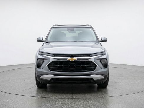 Used 2025 Chevrolet TrailBlazer LT AWD/4WD image 2