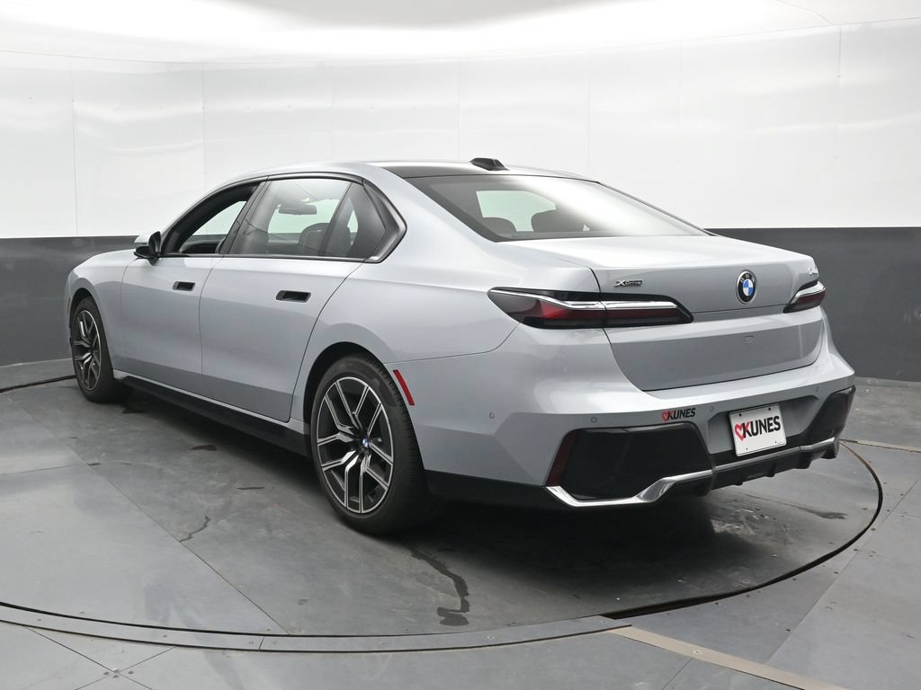 Used 2026 BMW 740i xDrive AWD/4WD image 9