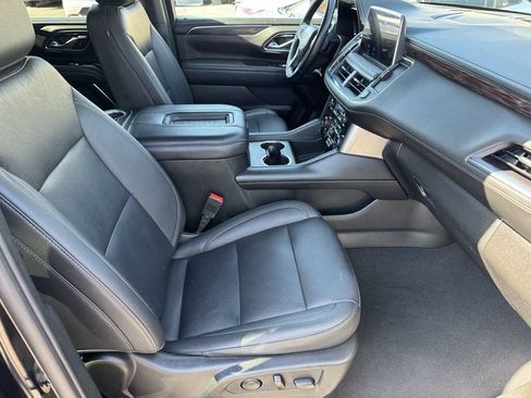 Used 2024 Chevrolet Suburban LT RWD image 15