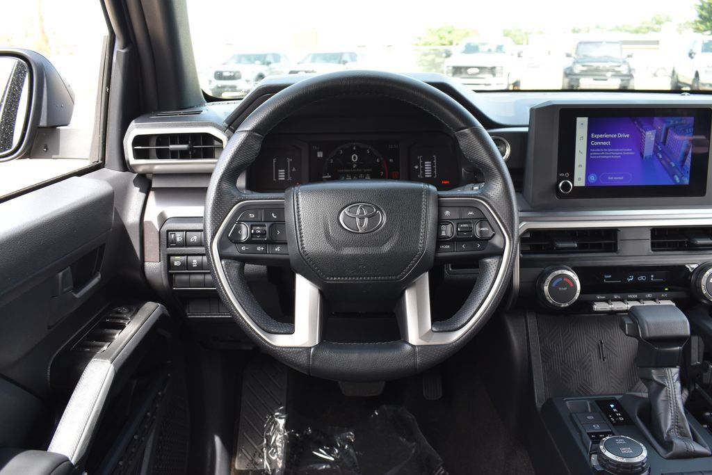 Used 2025 Toyota 4Runner SR5 AWD/4WD image 15