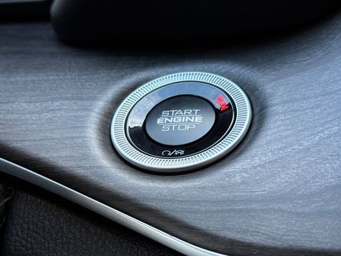 New 2025 Jeep Grand Cherokee L Limited w/ Black Appearance Package image 19