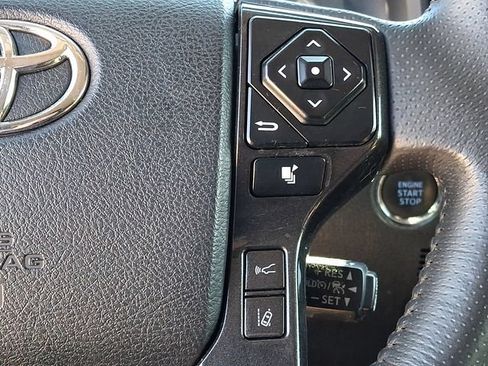 Certified 2022 Toyota 4Runner TRD Off-Road AWD/4WD image 26