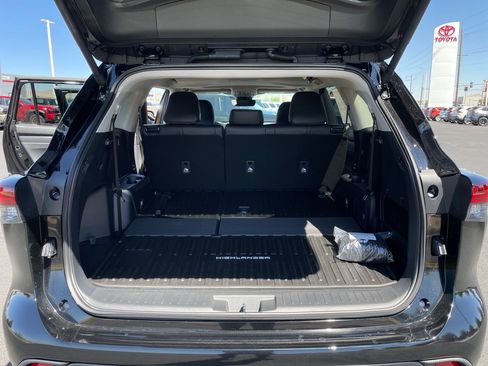 New 2026 Toyota Highlander XLE AWD/4WD image 10