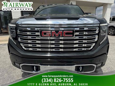 Used 2023 GMC Sierra 1500 Denali AWD/4WD image 3
