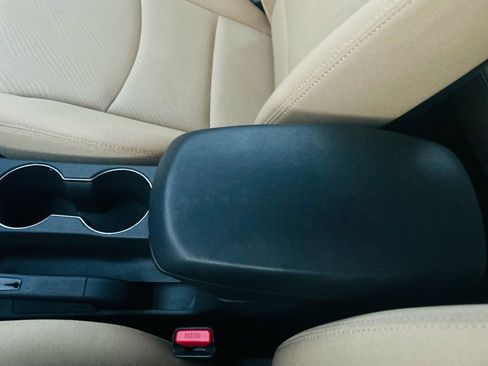 Used 2013 Hyundai Elantra GLS w/ Preferred Pkg image 25