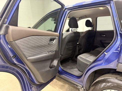 Used 2021 Nissan Rogue SV image 26