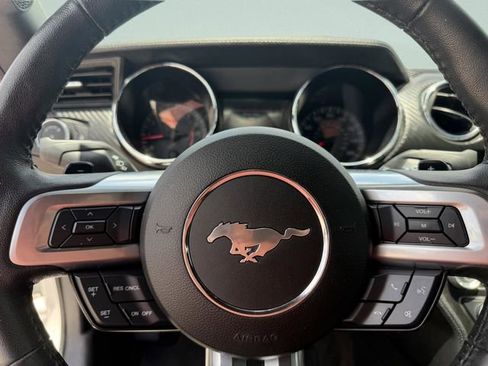Used 2017 Ford Mustang Coupe RWD image 30