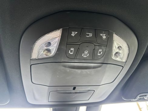 Used 2019 Chrysler Pacifica Touring-L Plus w/ S Appearance Package image 32