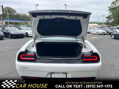 Used 2015 Dodge Challenger SXT image 16