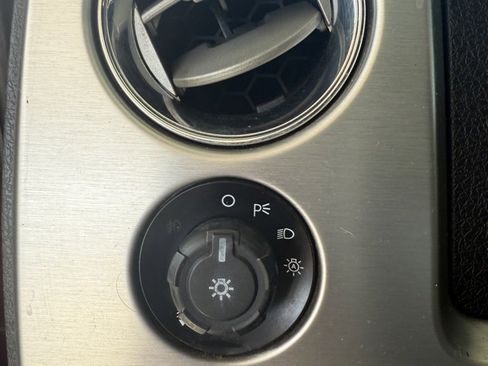 Used 2014 Ford F150 Platinum image 31