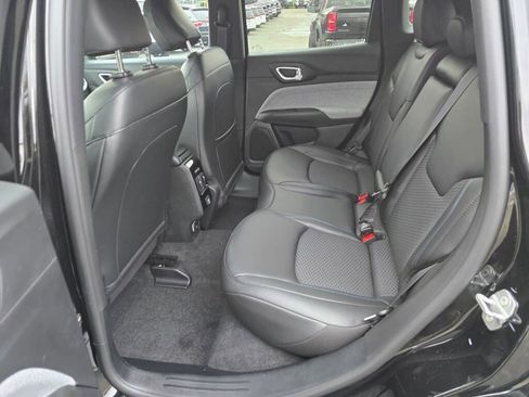 New 2026 Jeep Compass Latitude image 19