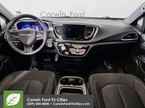 Used 2021 Chrysler Pacifica Touring w/ S Appearance Package FWD image 7