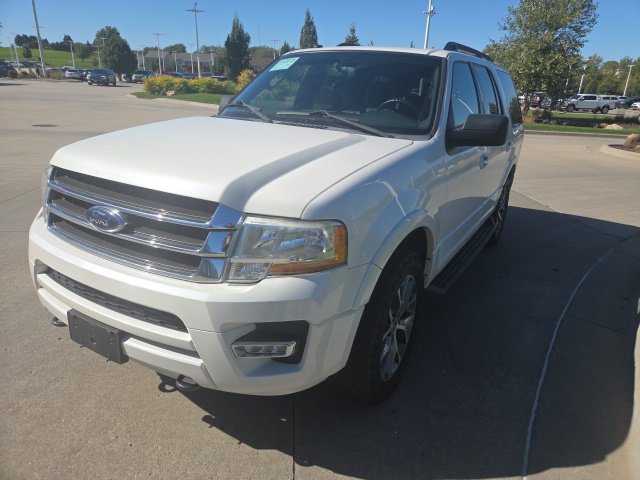 Used 2017 Ford Expedition XLT w/ Equipment Group 202A AWD/4WD image 8