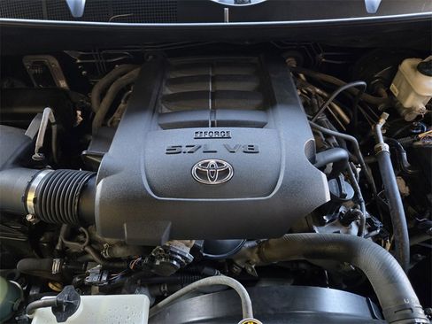 Used 2015 Toyota Tundra SR5 image 24