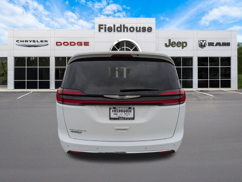 Used 2024 Chrysler Pacifica Touring-L FWD image 6