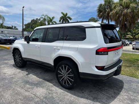 Used 2024 Lexus GX 550 w/ Accessory Package (2T) AWD/4WD image 7