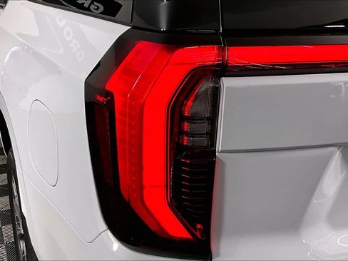 Used 2026 GMC Yukon XL Denali w/ Sun & Power Step Package image 27