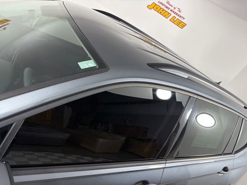 Used 2021 Volkswagen Tiguan S image 13