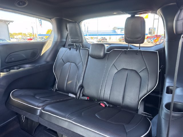Used 2026 Chrysler Pacifica Limited FWD image 12