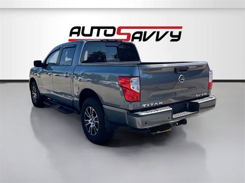 Used 2021 Nissan Titan SV w/ SV Convenience Package image 5