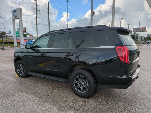 Used 2025 Ford Expedition Active AWD/4WD image 3