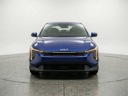 Used 2025 Kia K4 LXS image 2