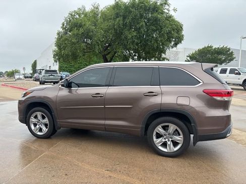 Used 2017 Toyota Highlander Limited FWD image 8