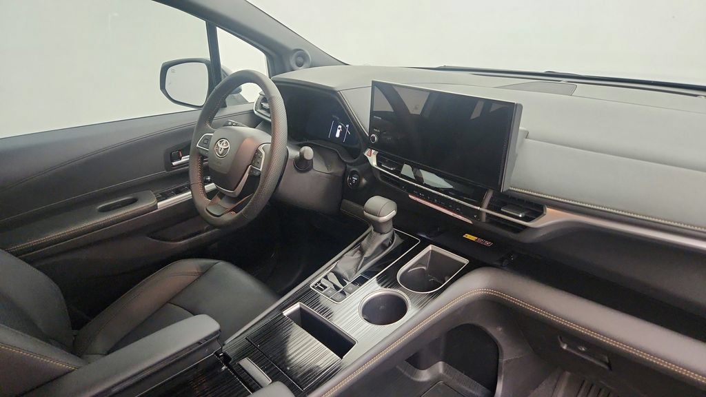 Used 2026 Toyota Sienna XLE Woodland Edition AWD/4WD image 25