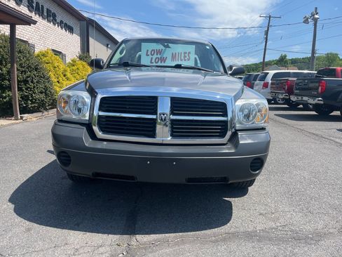 Used 2006 Dodge Dakota ST w/ Trailer Tow Group AWD/4WD image 3