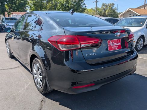 Used 2017 Kia Forte LX image 3