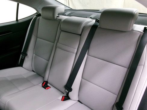 Used 2017 Lexus ES 350 Base 4dr Sedan image 19